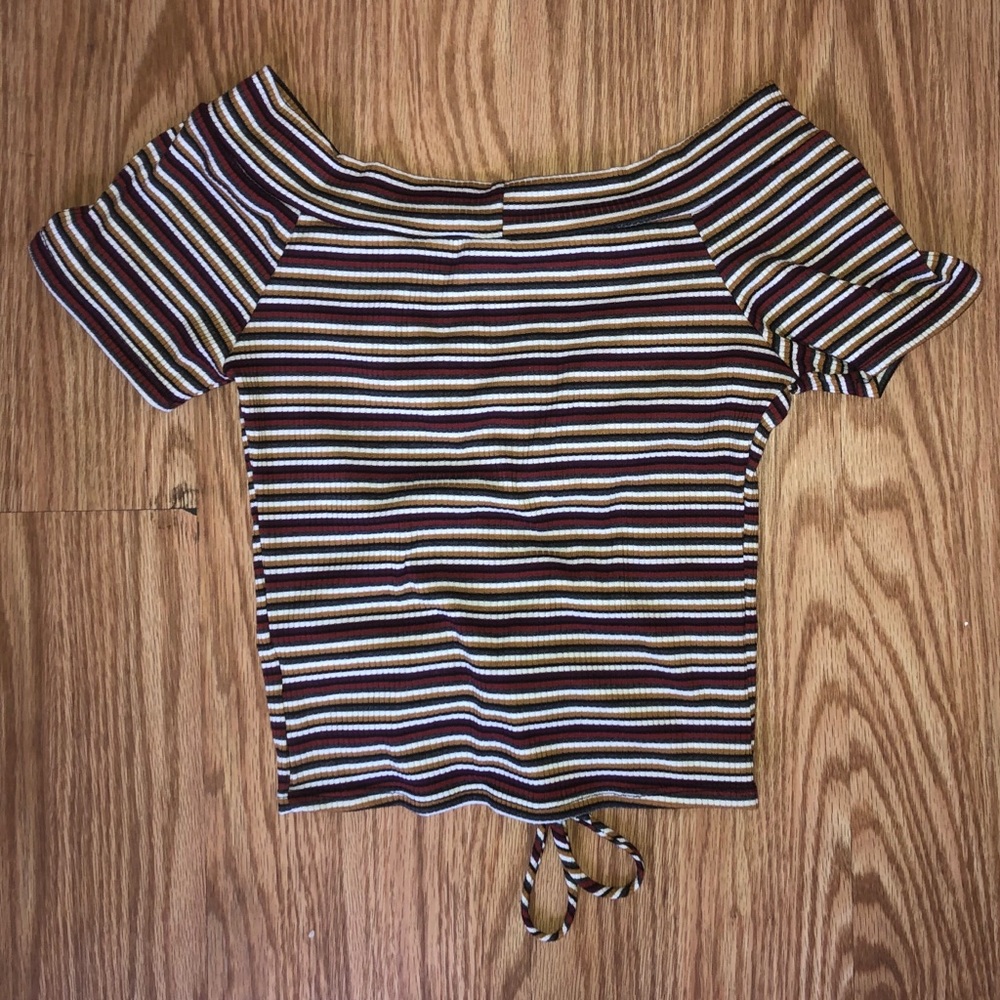 Keyhole Crop Top - Picture 3 of 4